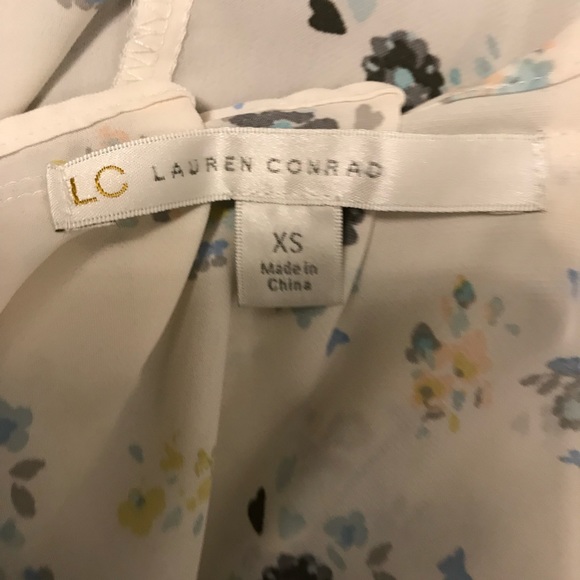 Lauren Conrad cap sleeve floral top - Picture 5 of 5